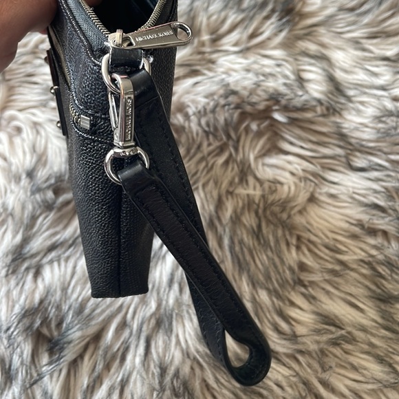 Michael Kors wristlet - Picture 5 of 7